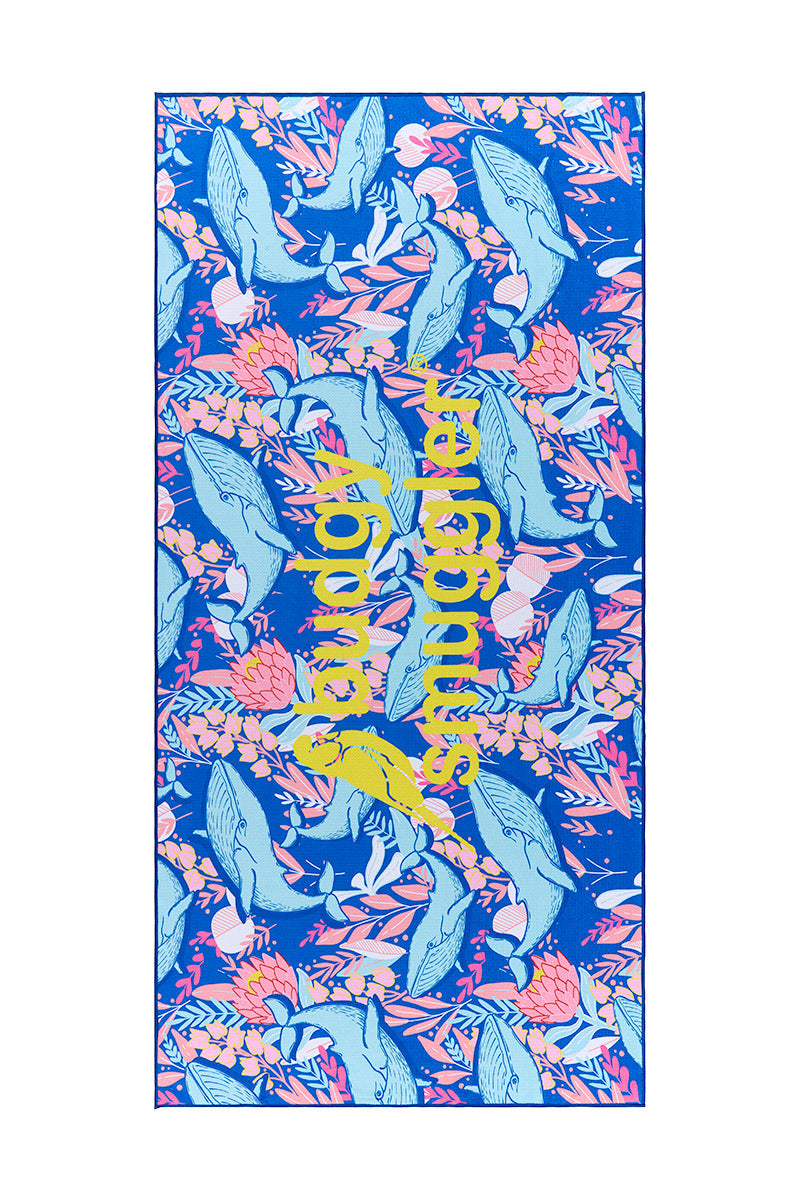 Doppelseitiges Strandtuch mit Blauwalmotiv | Zentrales Logo